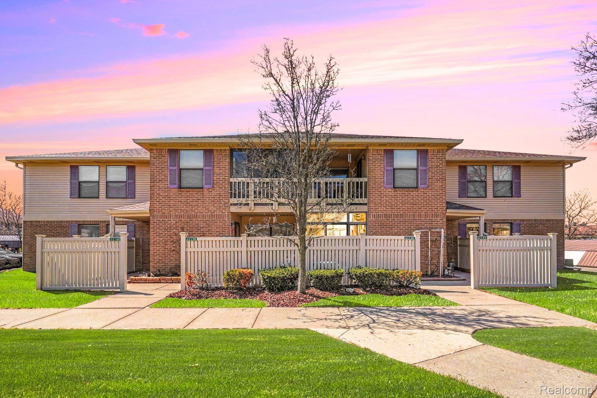 61156 Greenwood DR, South Lyon, MI 48178