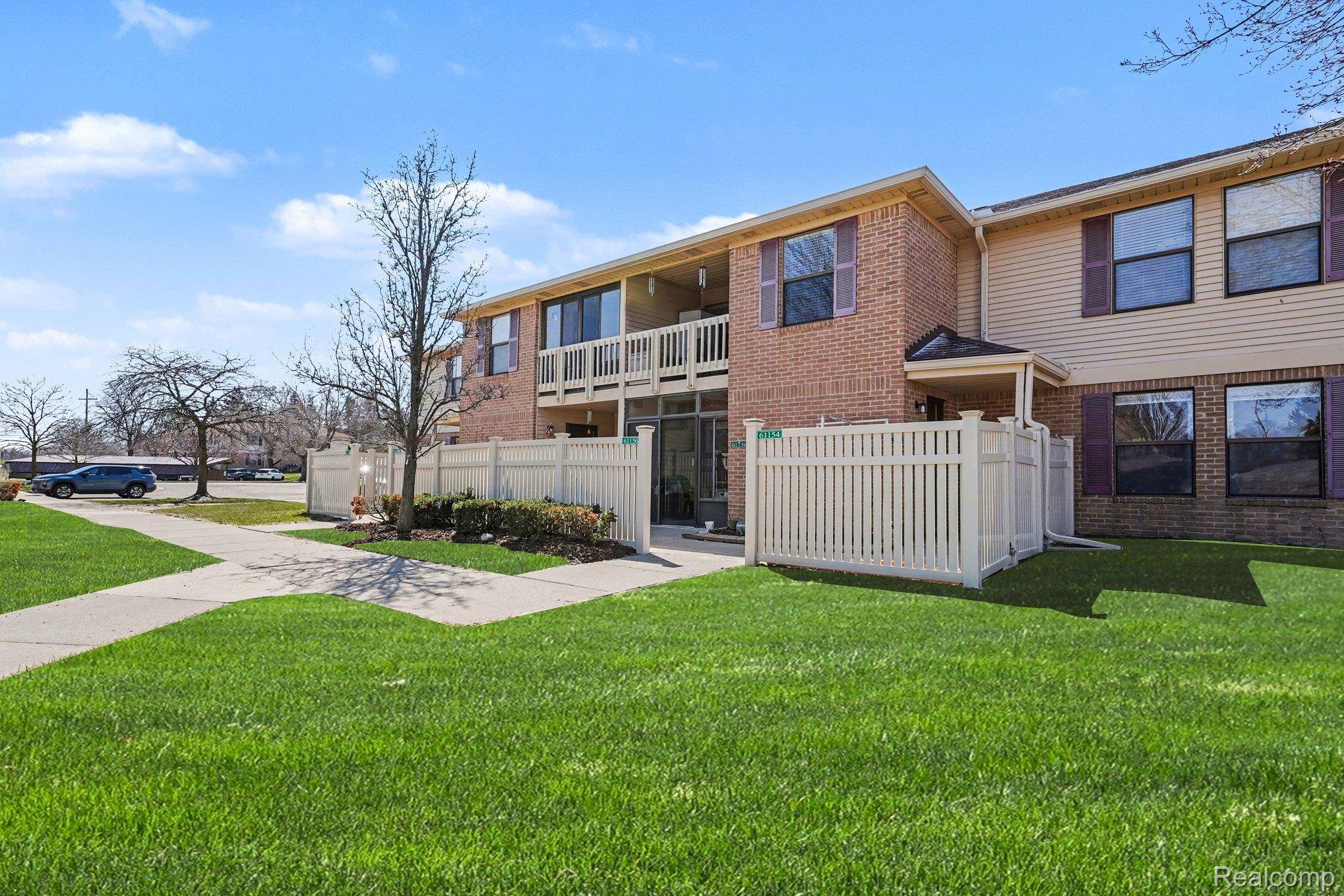 61156 Greenwood DR, South Lyon, MI 48178