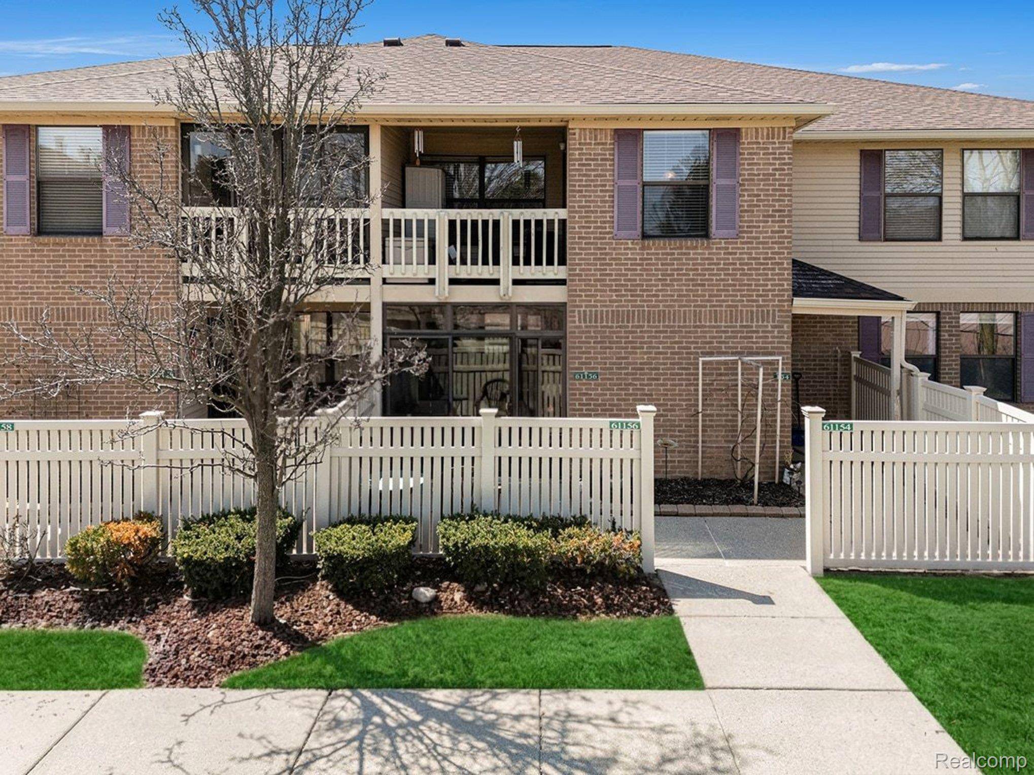 61156 Greenwood DR, South Lyon, MI 48178