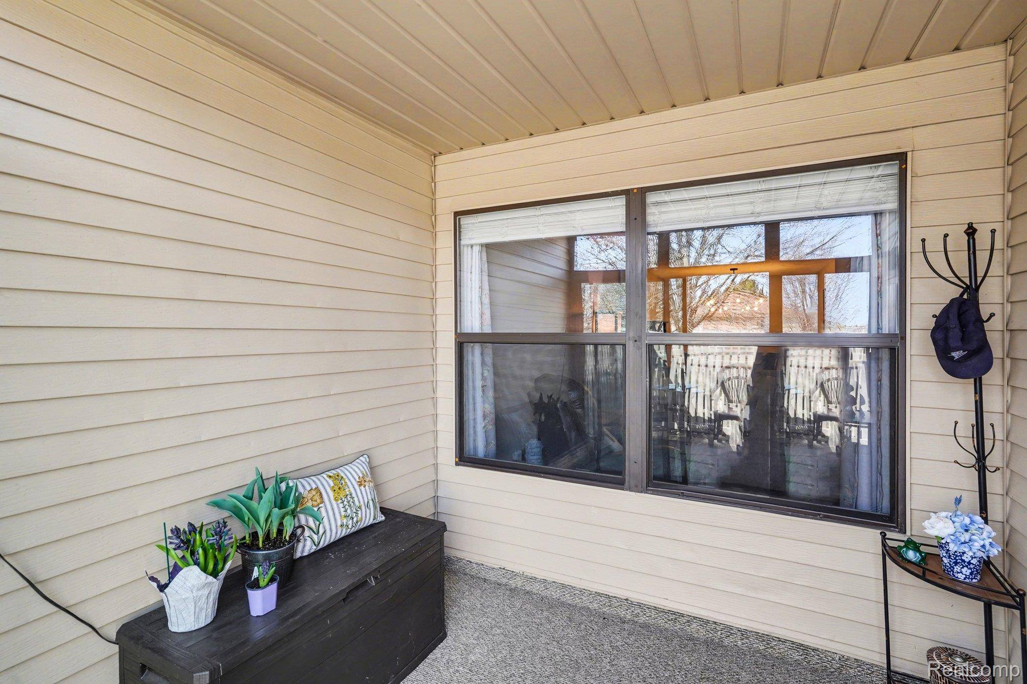 61156 Greenwood DR, South Lyon, MI 48178