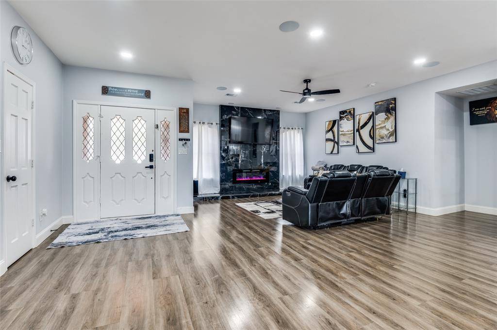 719 Meadowbrooke Circle, Duncanville, TX 75137