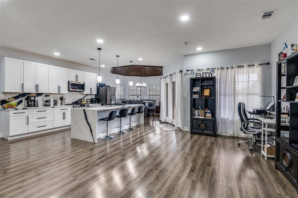 719 Meadowbrooke Circle, Duncanville, TX 75137