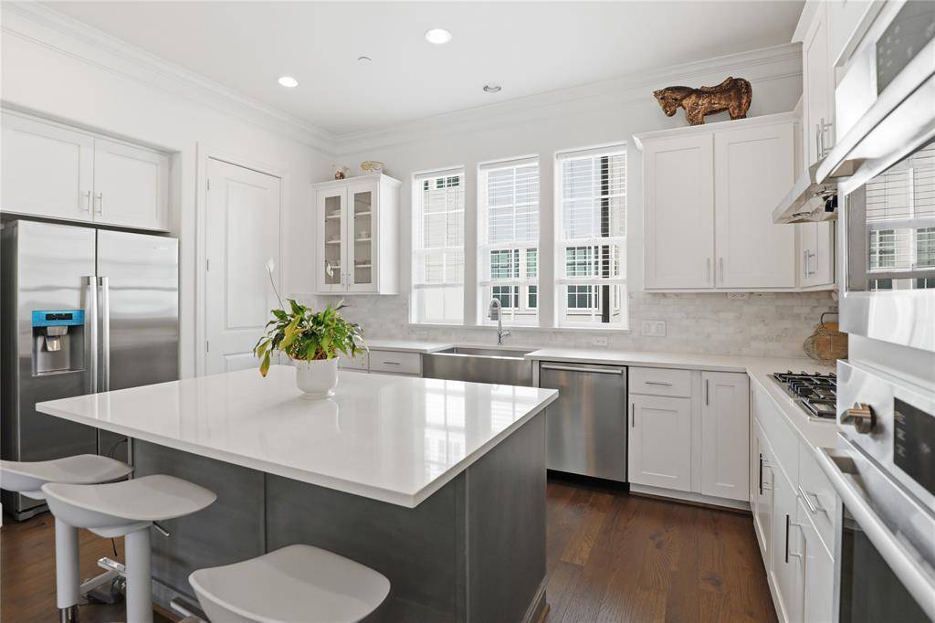 7333 Valley View Lane #607, Dallas, TX 75240