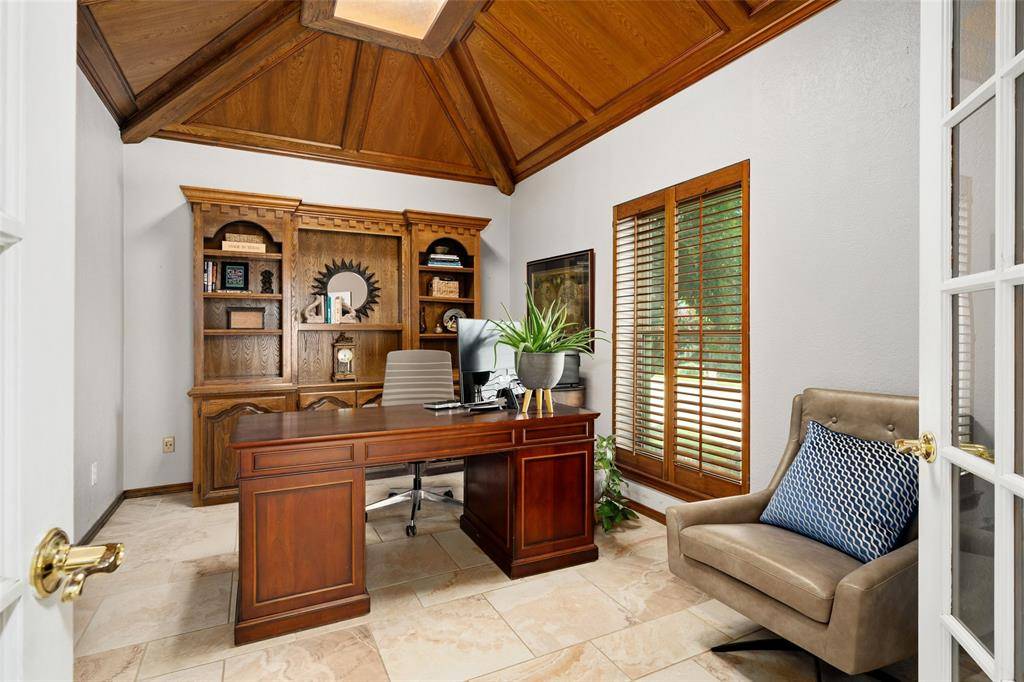 5835 Mapleshade Lane, Dallas, TX 75252