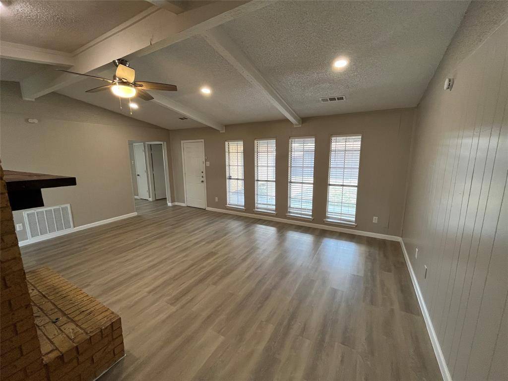 2050 Wellington Drive, Grand Prairie, TX 75051