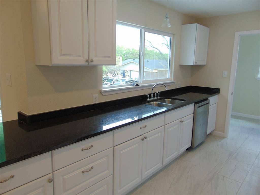 2918 Ashglen Drive, Garland, TX 75043