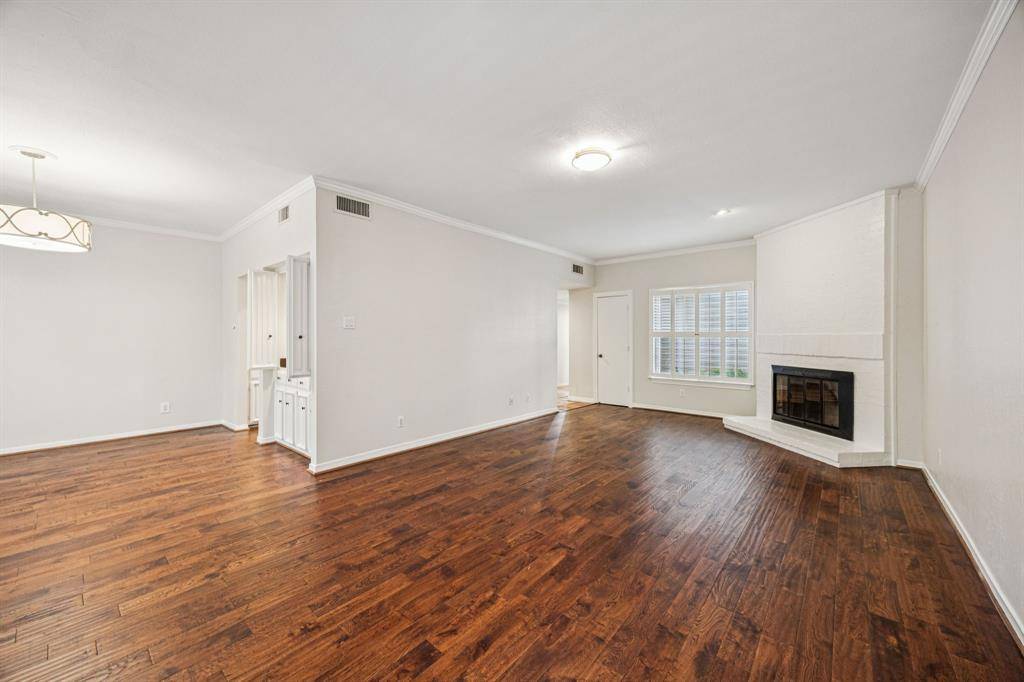 6742 E Northwest Highway, Dallas, TX 75231