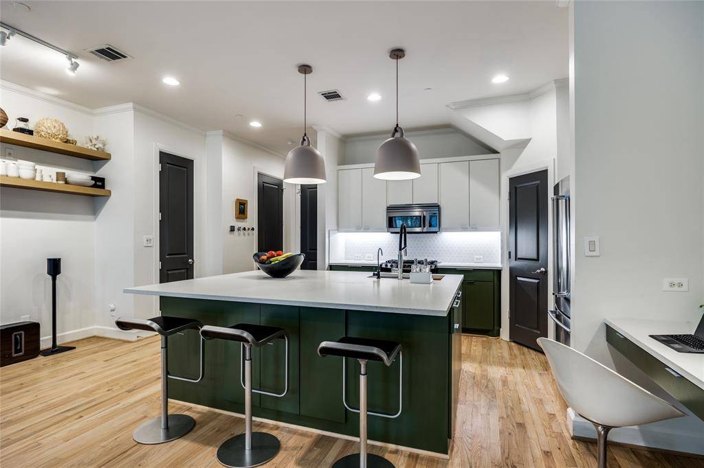 7333 Valley View Lane #302, Dallas, TX 75240