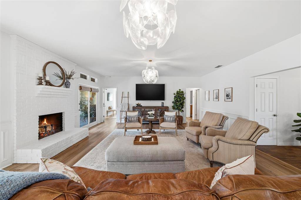 2700 Oak Trail Court, Dalworthington Gardens, TX 76016