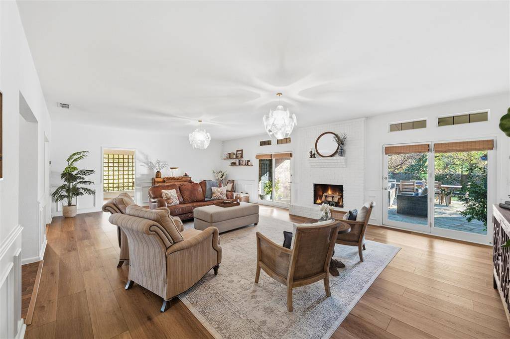 2700 Oak Trail Court, Dalworthington Gardens, TX 76016