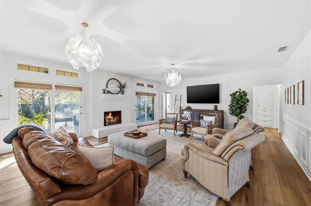 2700 Oak Trail Court, Dalworthington Gardens, TX 76016