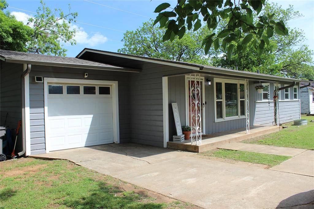 209 Pennsylvania Avenue, Graham, TX 76450