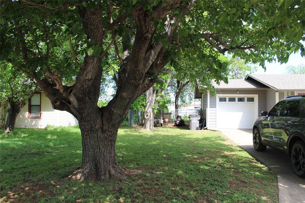 209 Pennsylvania Avenue, Graham, TX 76450