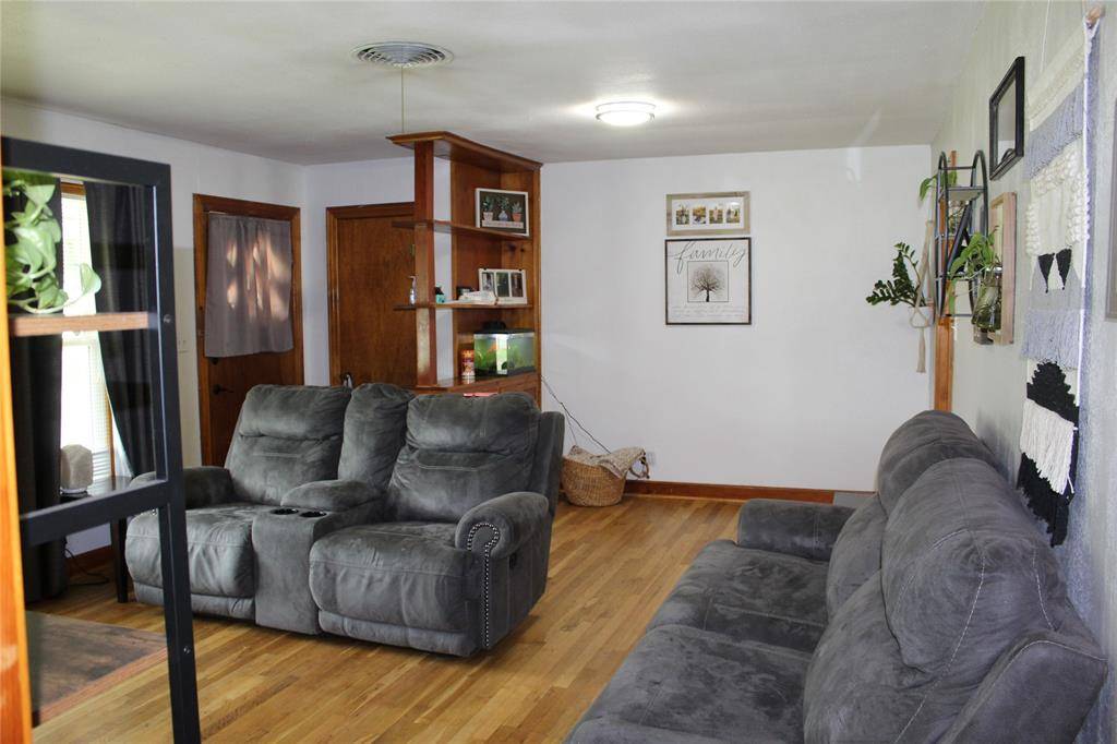 209 Pennsylvania Avenue, Graham, TX 76450