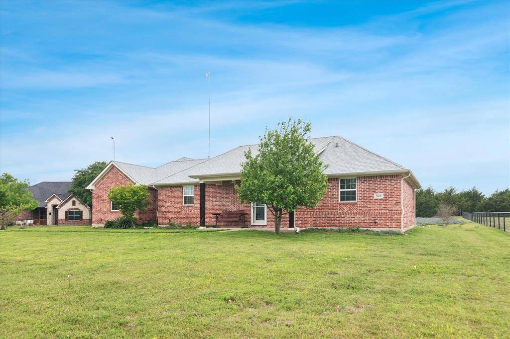 949 Stephen Court, Farmersville, TX 75442