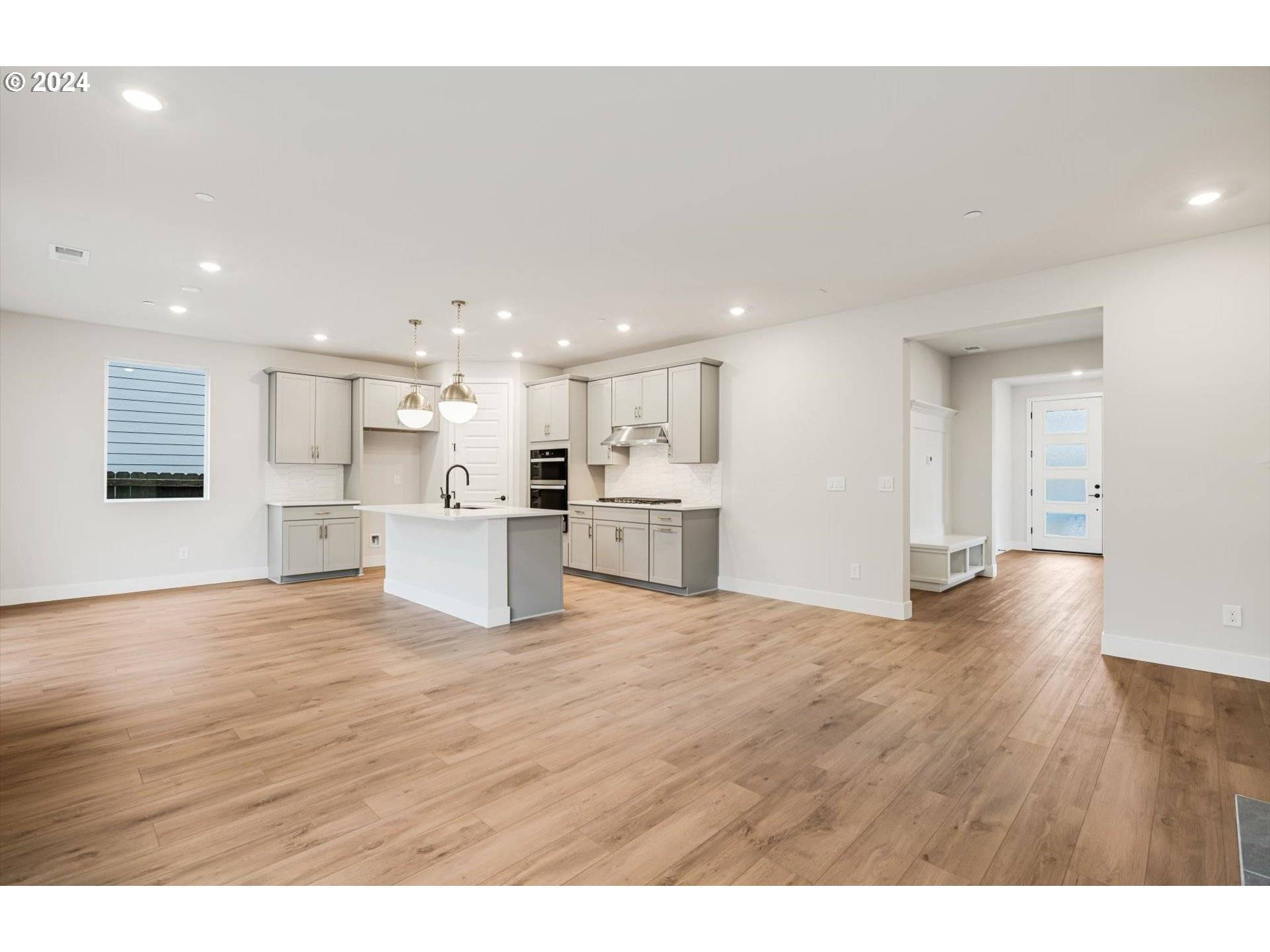 381 W MAPLE ST, Washougal, WA 98671
