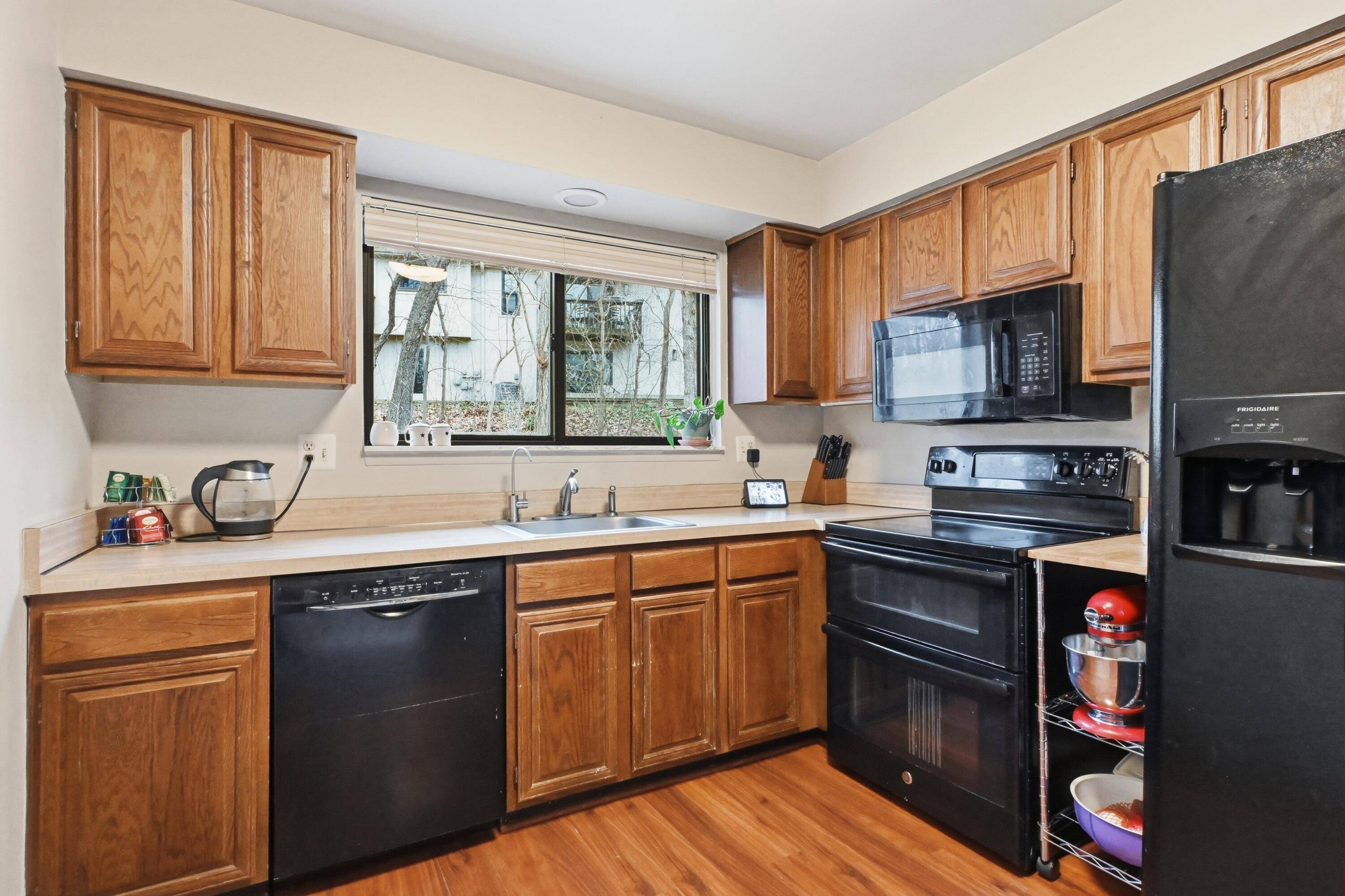 412 Forest DR, Brighton City, MI 48116