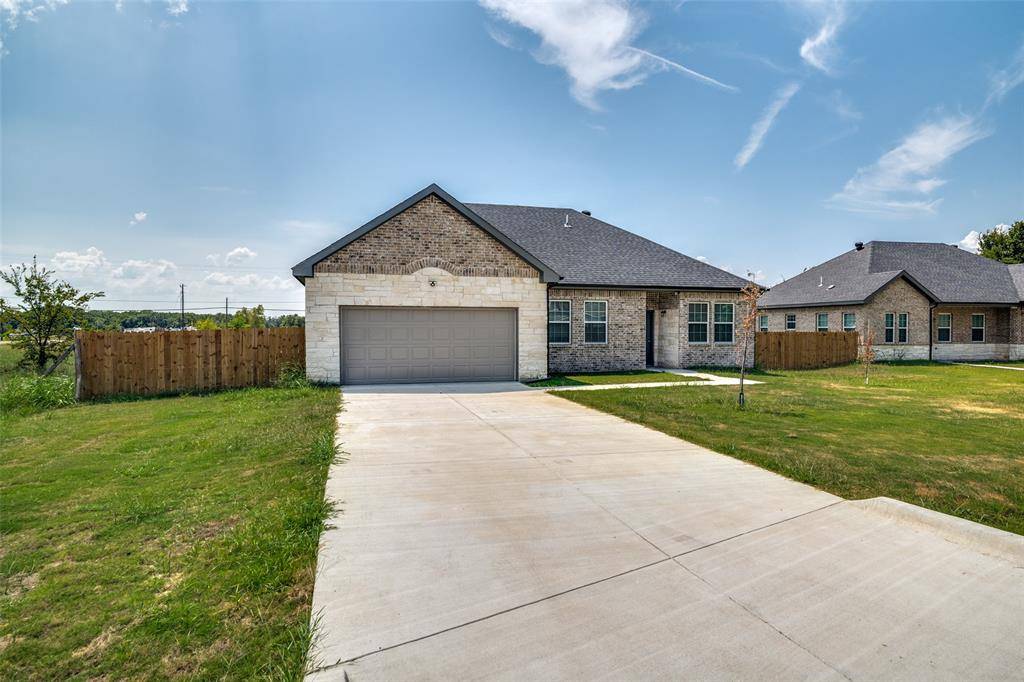 705 Lakeland Drive, West Tawakoni, TX 75474