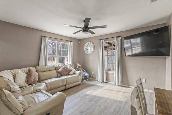 914 S Chatfield Street, Ennis, TX 75119