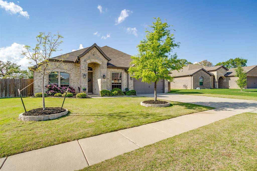 1616 Glade Meadows Drive, Burleson, TX 76058
