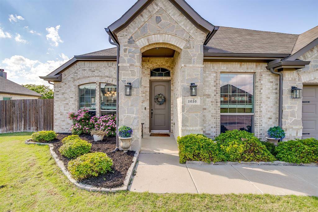 1616 Glade Meadows Drive, Burleson, TX 76058