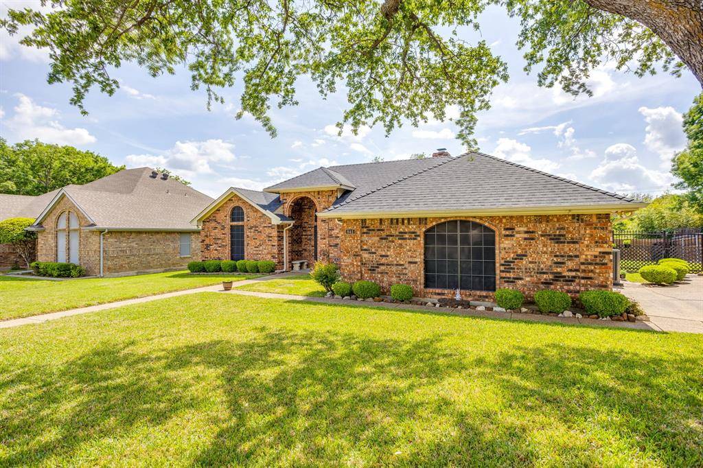 841 Sierra Vista Drive, Burleson, TX 76028