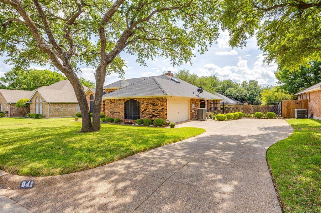 841 Sierra Vista Drive, Burleson, TX 76028