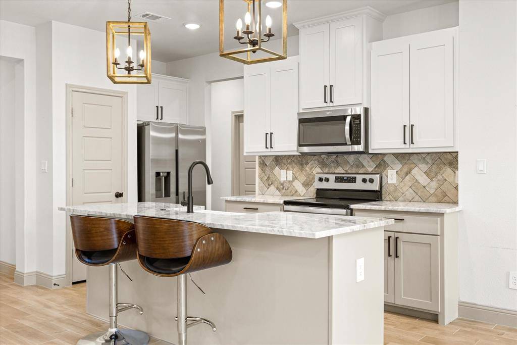 5707 Stonegate Circle, Granbury, TX 76048