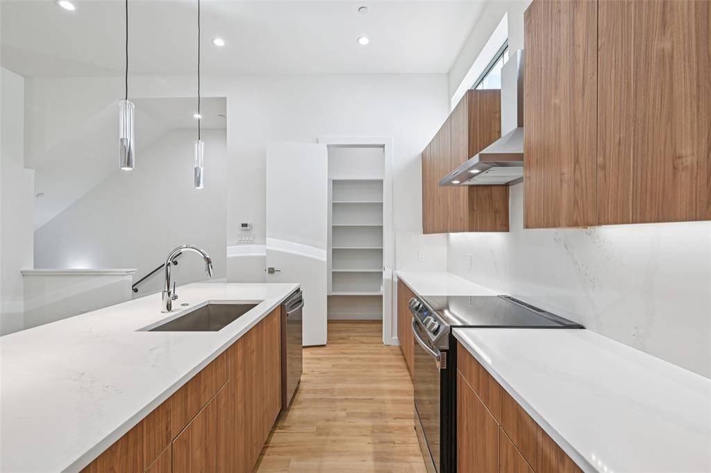 1771 Novela Way, Dallas, TX 75215