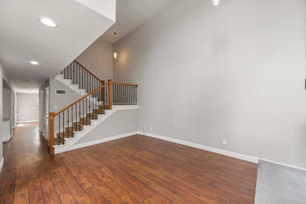 207 E Harwood Road #10, Euless, TX 76039