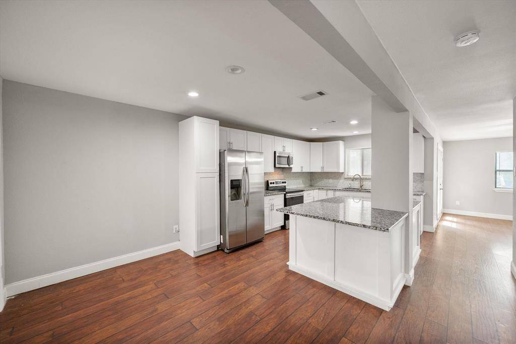 207 E Harwood Road #10, Euless, TX 76039