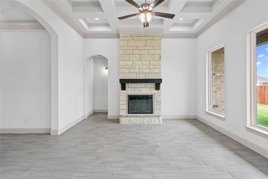 725 Jameson Street, Springtown, TX 76082