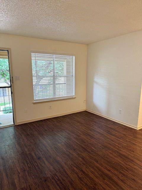 222 N Center Street #202, Grand Prairie, TX 75050