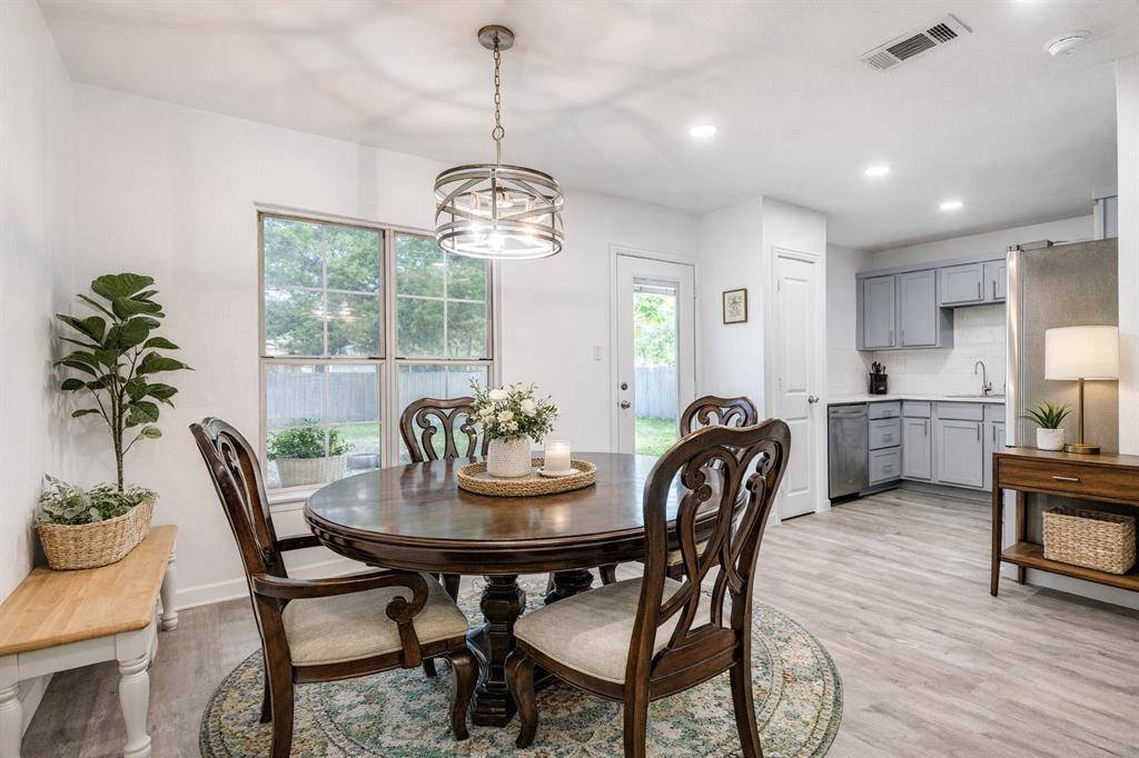 2427 Tolosa Drive, Dallas, TX 75228