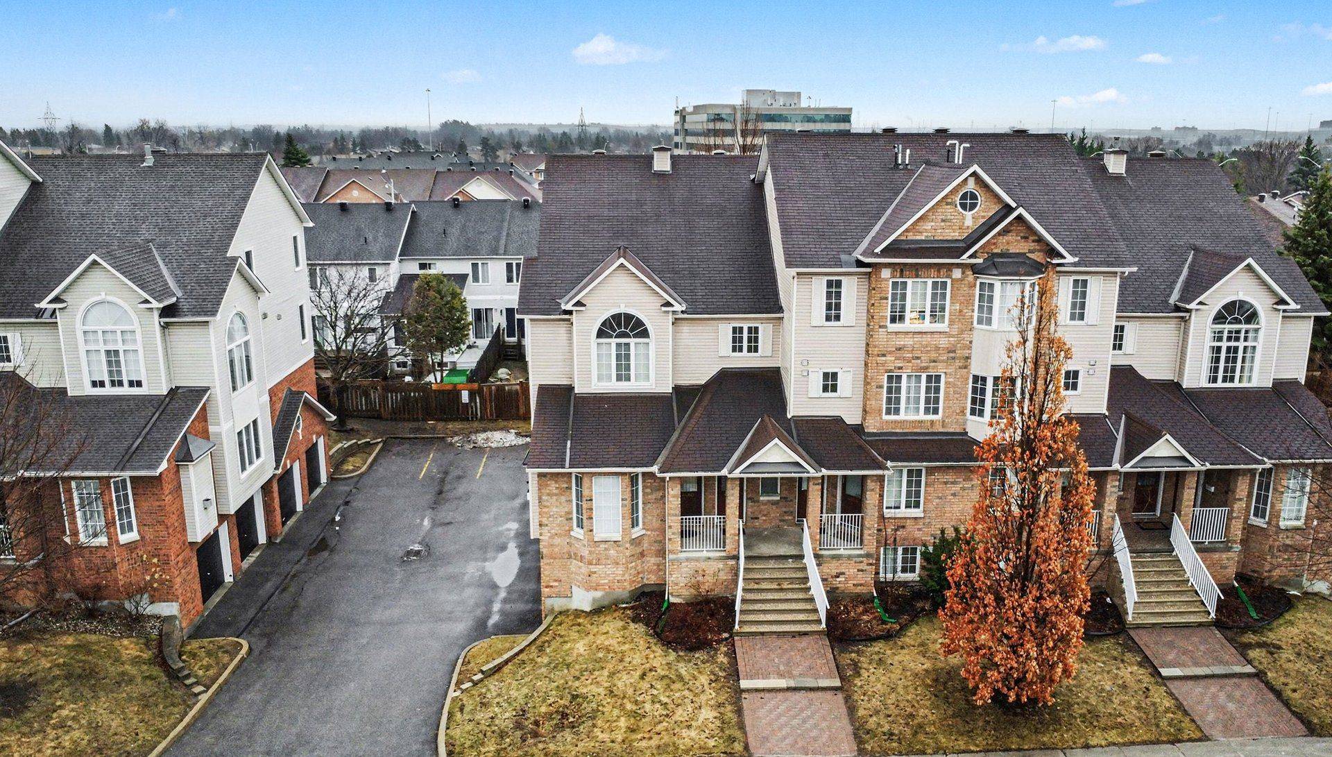 4460 HARPER AVE, Cyrville - Carson Grove - Pineview, ON K1J 1E1