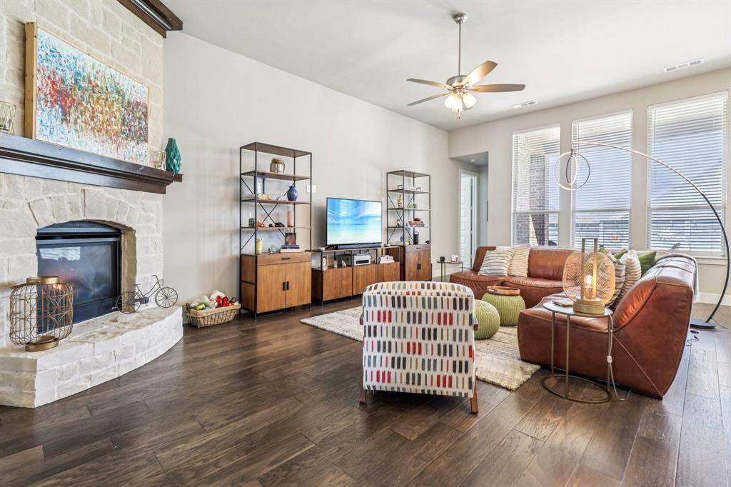 847 Longbranch Way, Little Elm, TX 76227