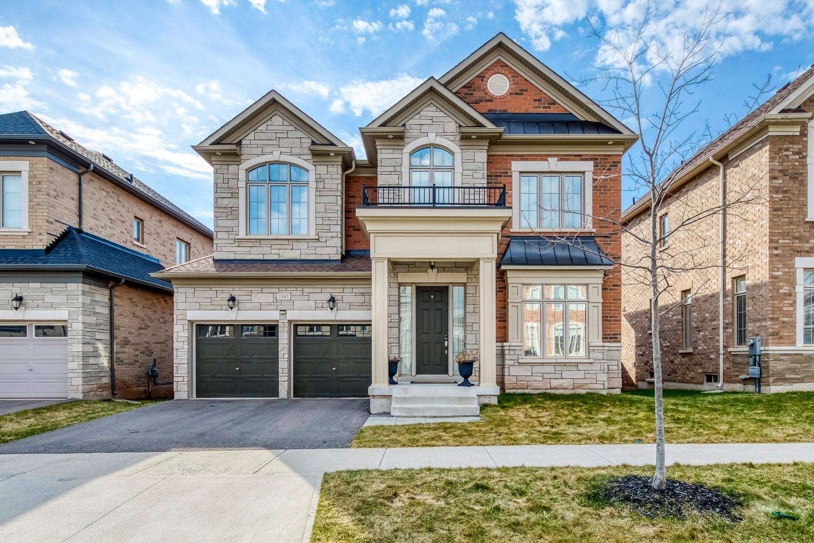 1103 John Laird CIR, Oakville, ON L6H 3R5
