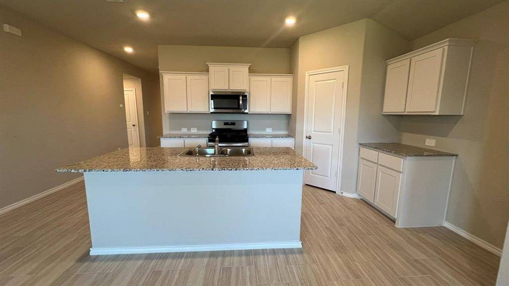 8436 HOLLYMEAD Lane, Fort Worth, TX 76131