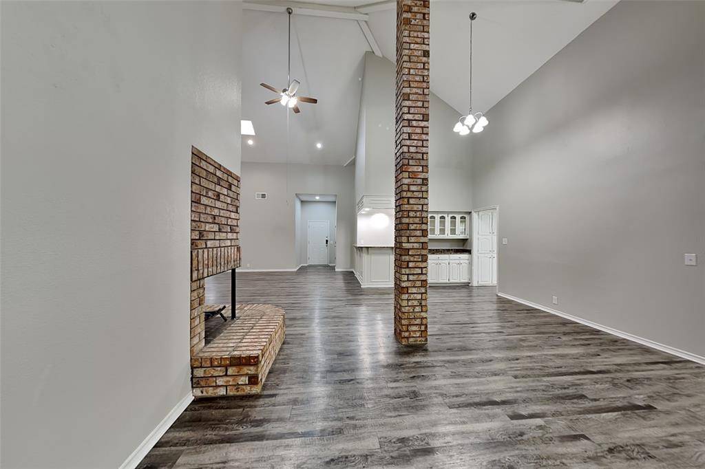 4315 Rambling Creek Drive, Arlington, TX 76016