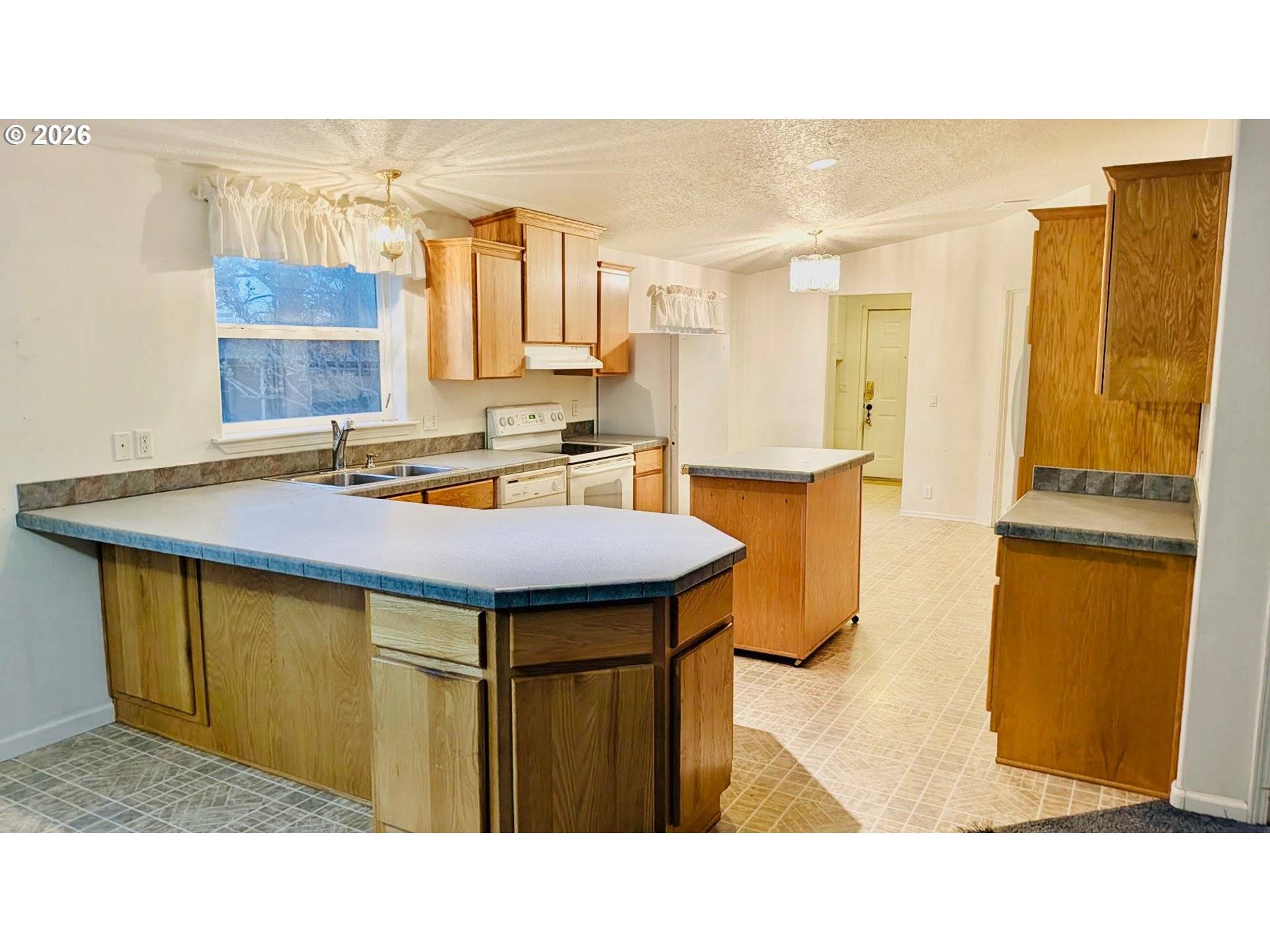 6425 SW CANAL BLVD, Redmond, OR 97756