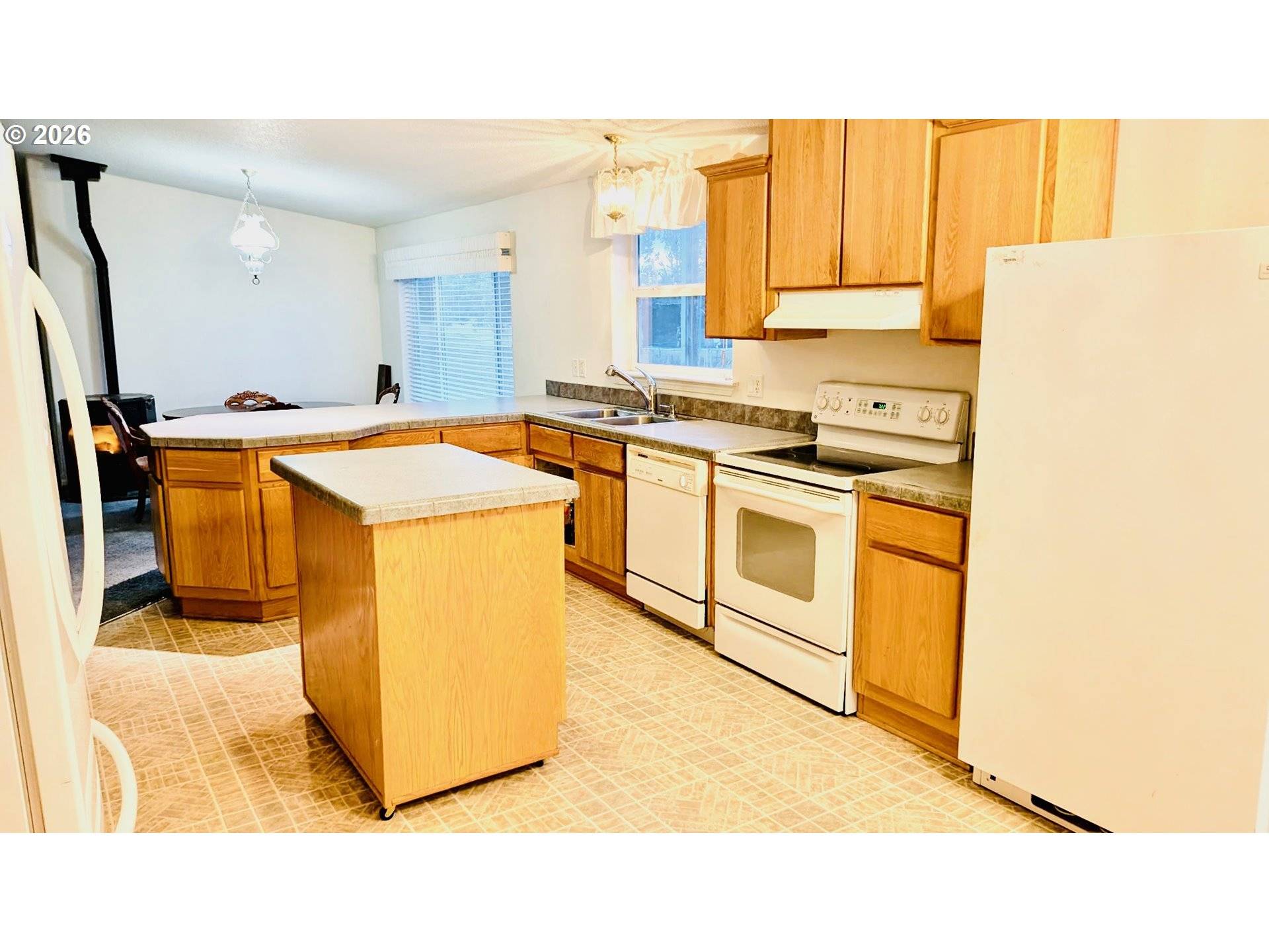 6425 SW CANAL BLVD, Redmond, OR 97756