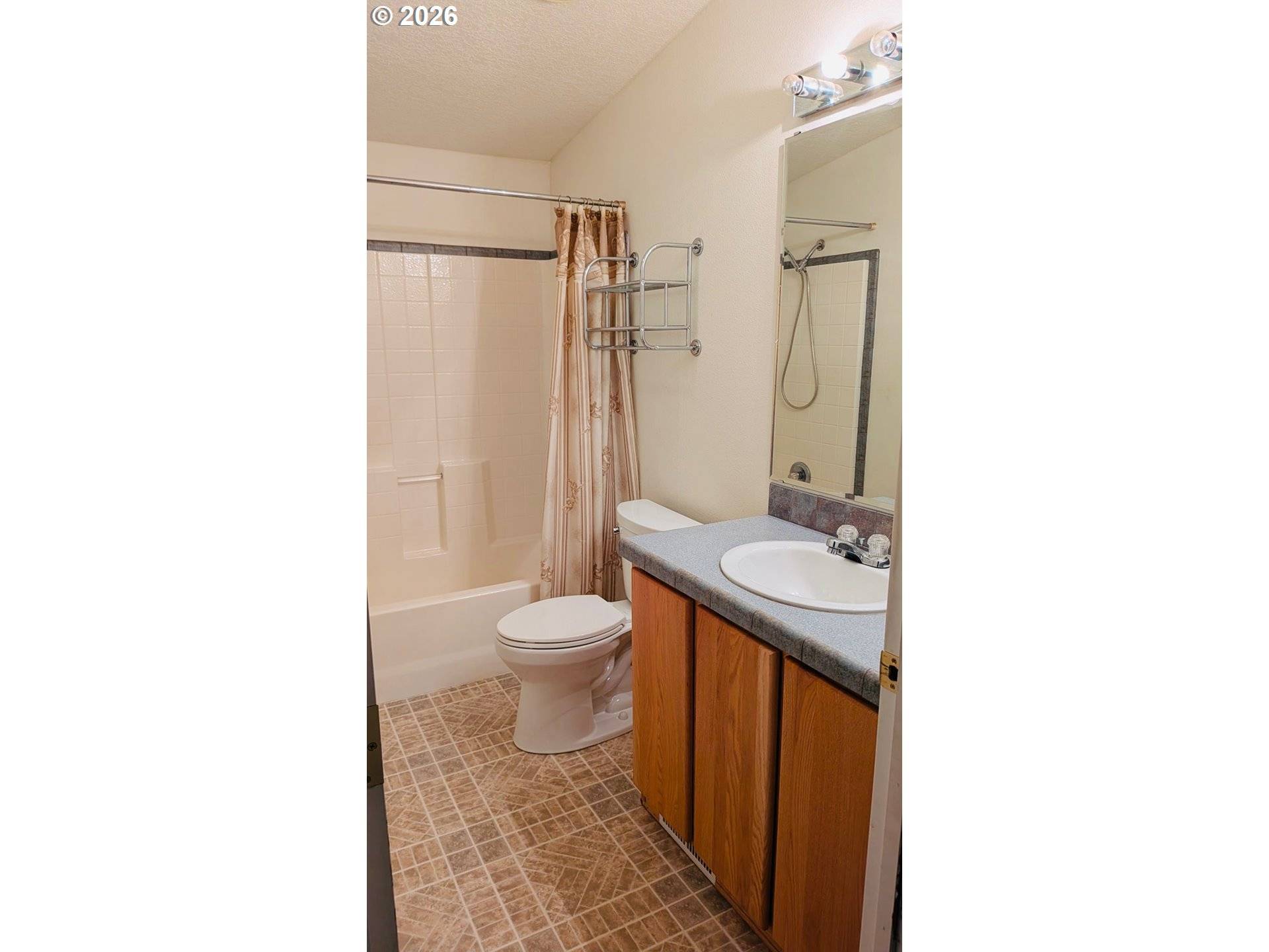 6425 SW CANAL BLVD, Redmond, OR 97756