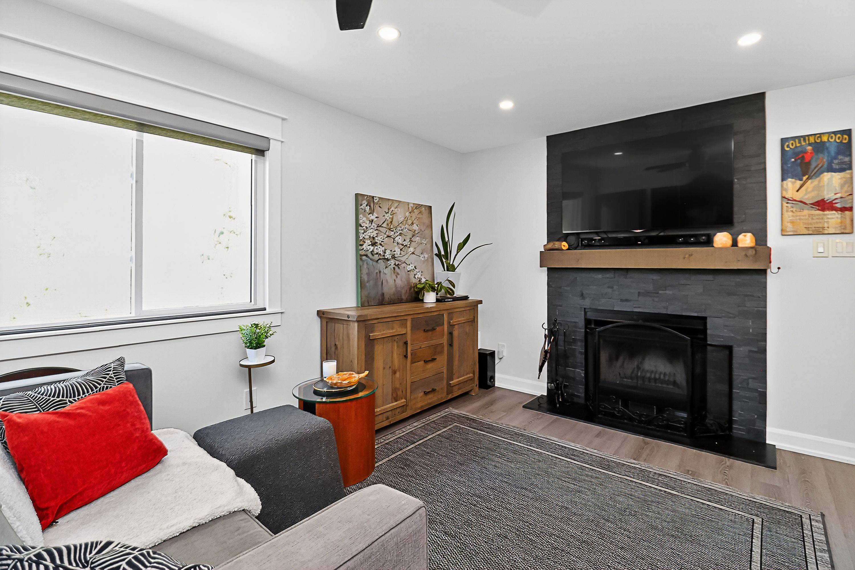 15 Dawson DR #3, Collingwood, ON L9Y 5B4