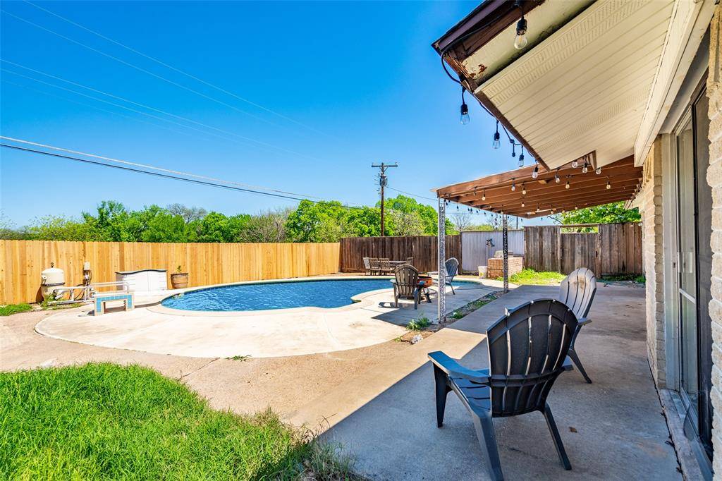 629 Bur Oak Drive, Irving, TX 75060