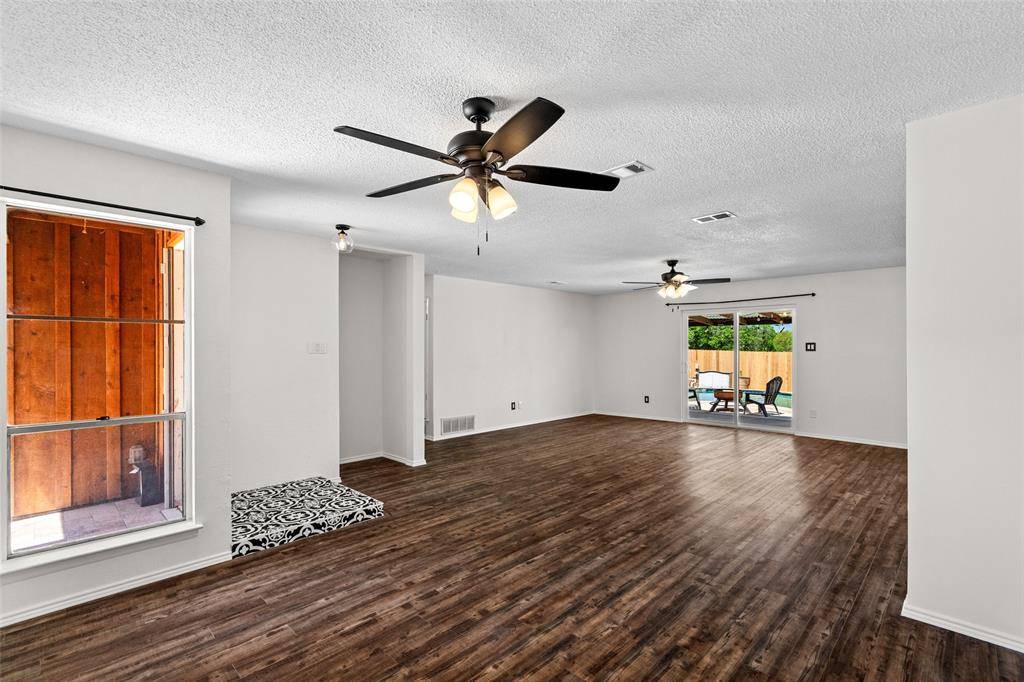 629 Bur Oak Drive, Irving, TX 75060