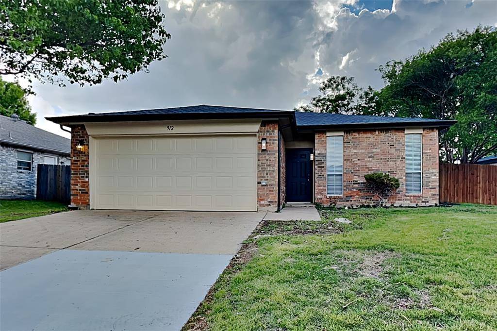 912 Fenway Lane, Saginaw, TX 76179