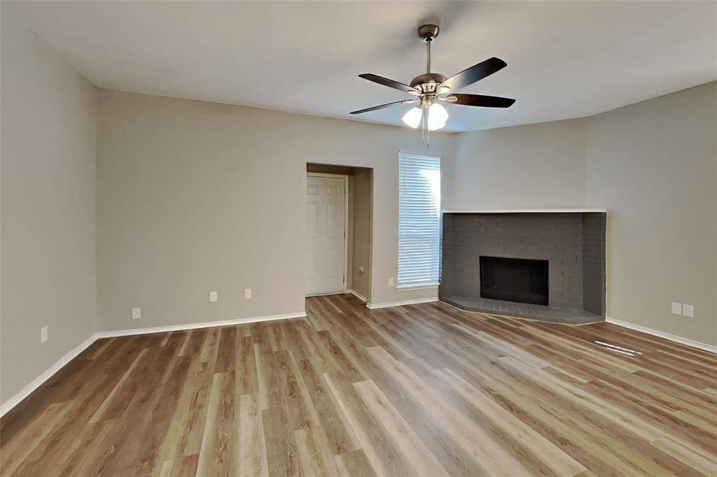 912 Fenway Lane, Saginaw, TX 76179