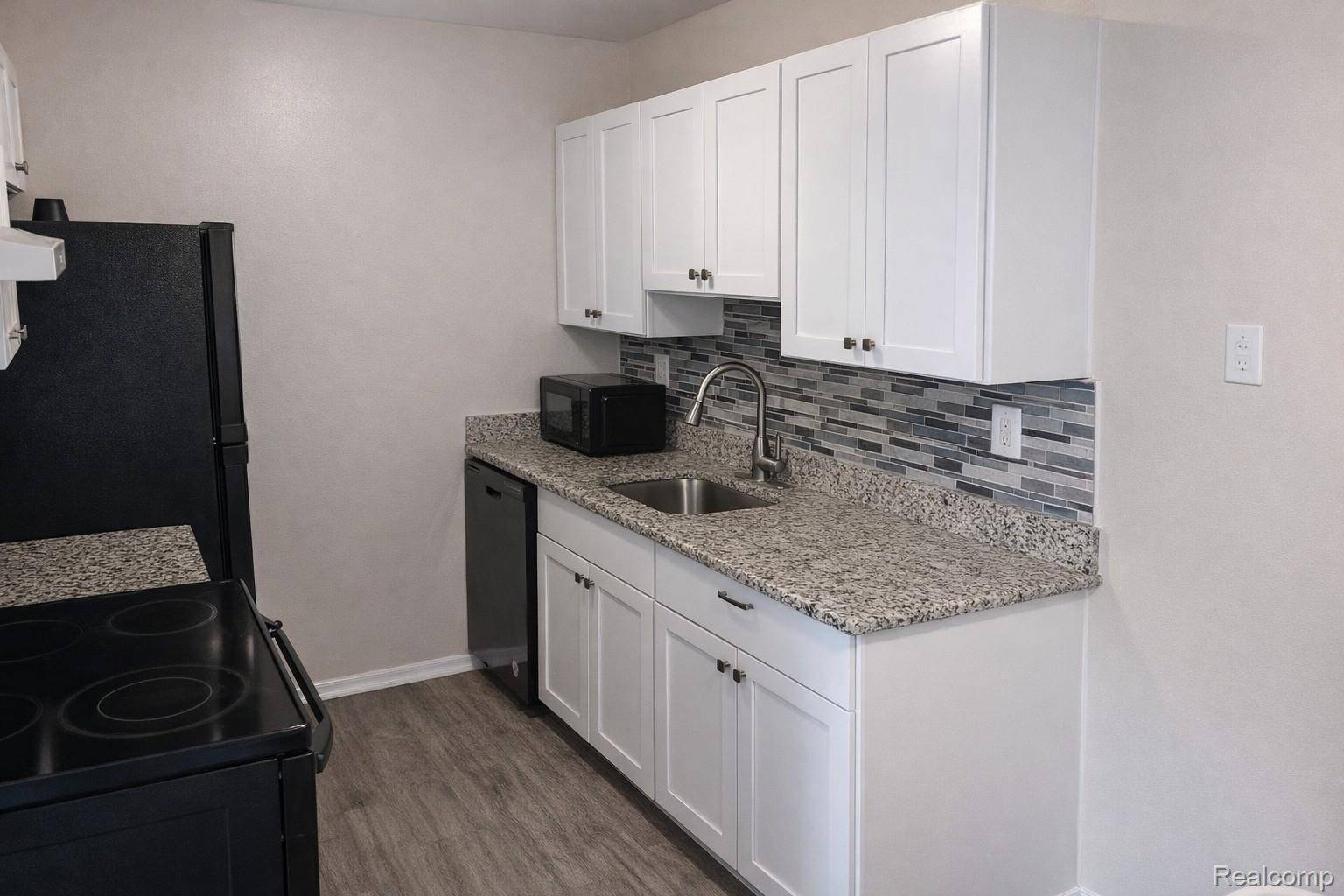 10052 Allen Pointe DR, Allen Park, MI 48101