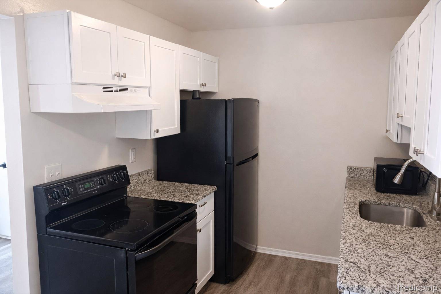 10052 Allen Pointe DR, Allen Park, MI 48101