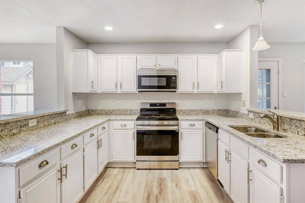 2112 Meadowview Drive, Corinth, TX 76210